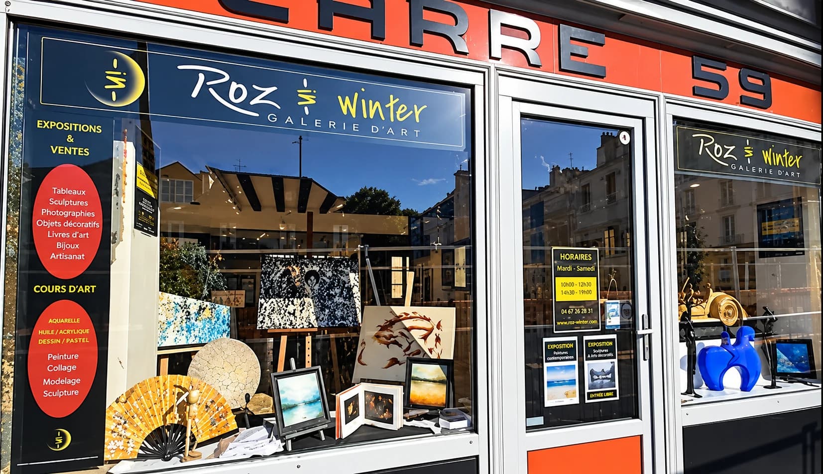La vitrine de la Galerie Roz In Winter, 59 Rue Royale à Versailles